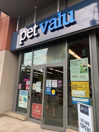 Pet Valu King & Bathurst storefront